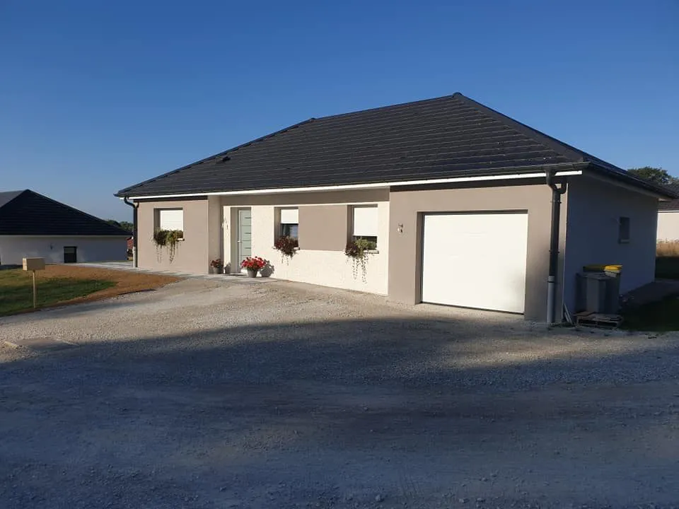Maison neuve de plain-pied de 110 m² à La Côte (70), gros œuvre — Maçonnerie Altan